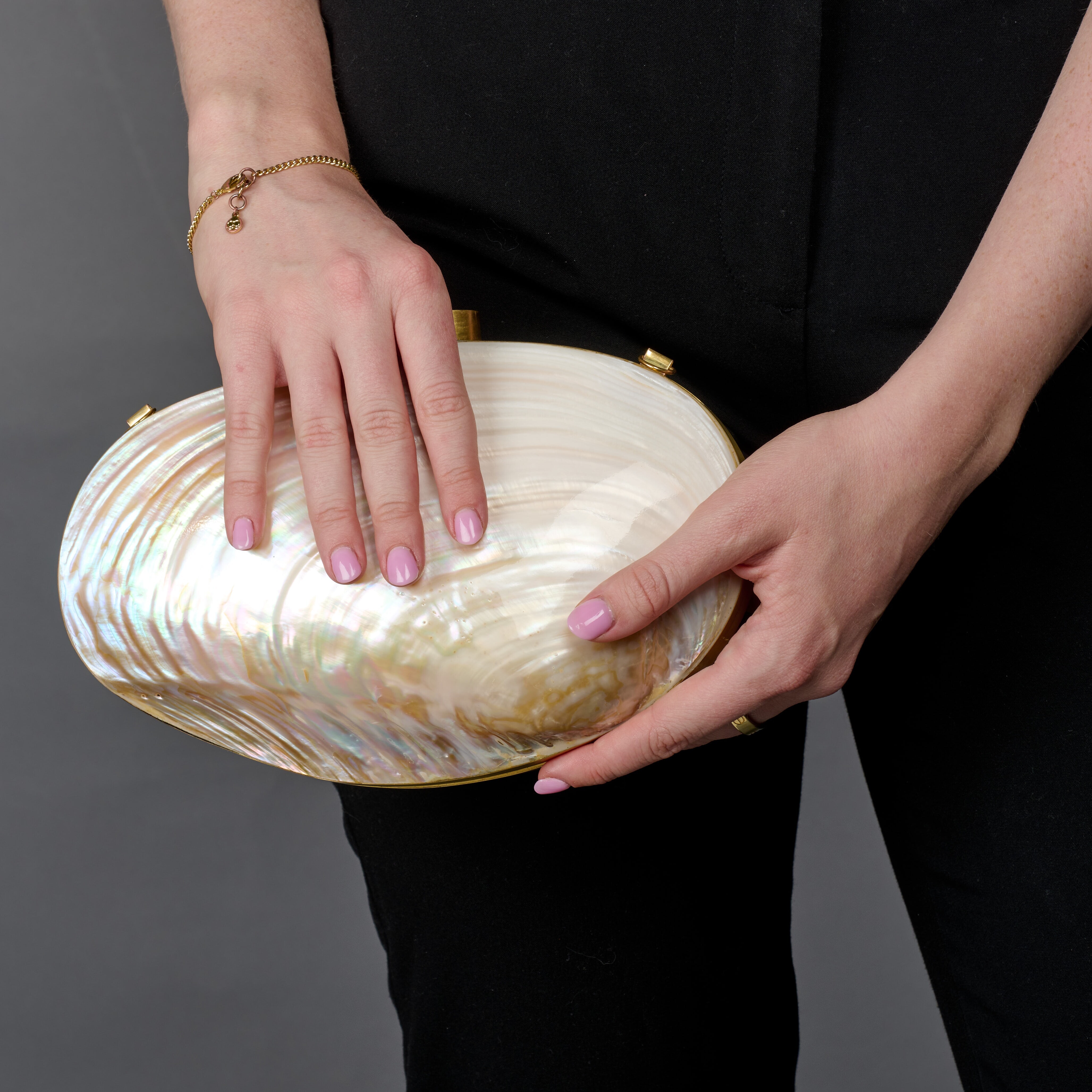 AV145 - Shell Clutch